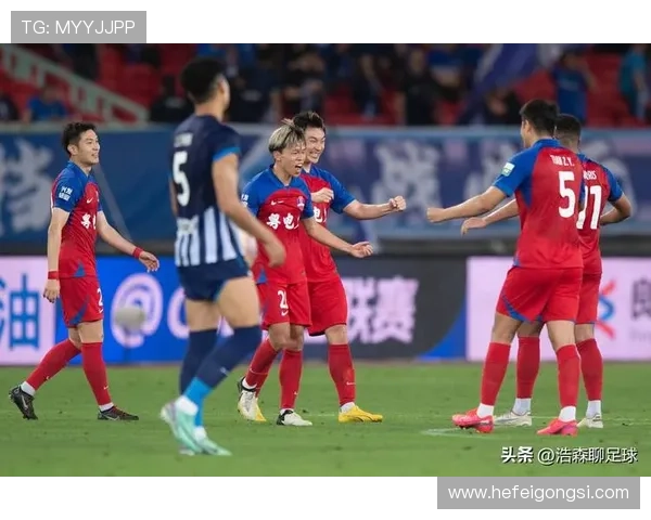 中超联赛最新排名分析:强队崛起与降级危机并存的赛季走势 中超联赛最新排名分析:强队崛起与降级危机并存的赛季走势