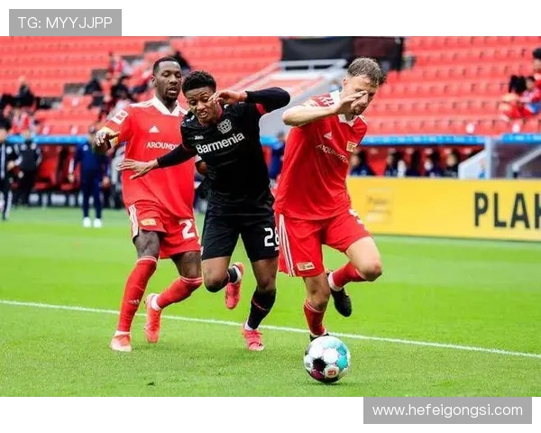 央视德甲解说嘉宾深入分析比赛亮点展现独特视角与专业解读 央视德甲解说嘉宾深入分析比赛亮点展现独特视角与专业解读