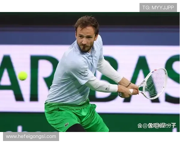 网球赛场风云再起 世界顶级球员争夺年度大师赛冠军荣耀 网球赛场风云再起 世界顶级球员争夺年度大师赛冠军荣耀