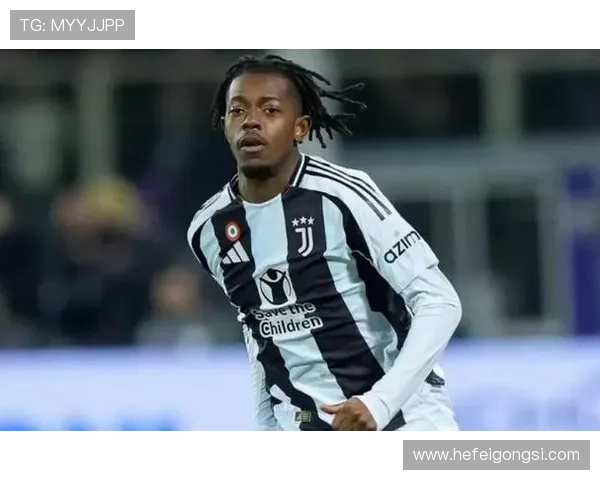 云达不来梅队在新赛季中遭遇多重挑战,球队表现引发球迷热议 云达不来梅队在新赛季中遭遇多重挑战,球队表现引发球迷热议