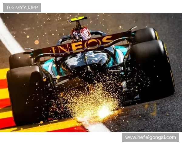 F1赛季最新动态：红牛车队强势领跑，梅赛德斯面临挑战